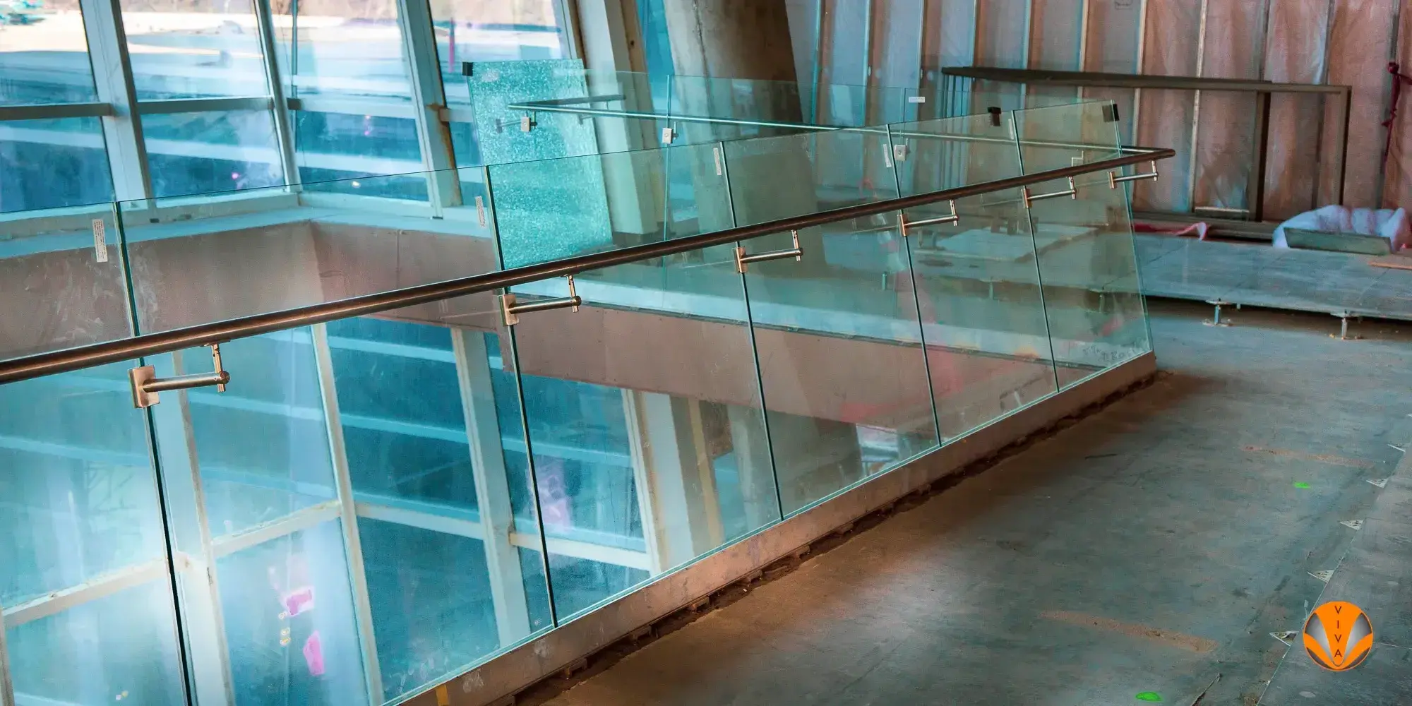AA TRINITY CAMPUS SHOE GLASS RAILING SOLO GLASS 10