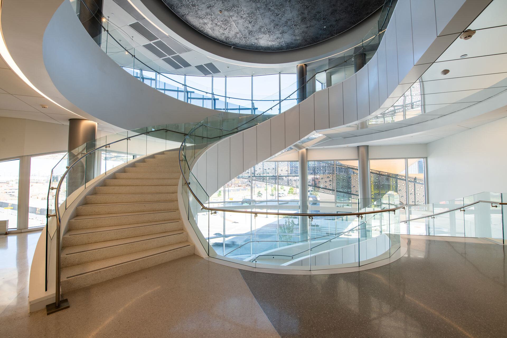 CURVED SHOE GLASS RAILING CSU FT