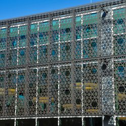 WALL PANELS METALSPACES FOTOFACADE BRAINTREE SOUTH MIDDLE SCHOOL FLAG 8 of 13