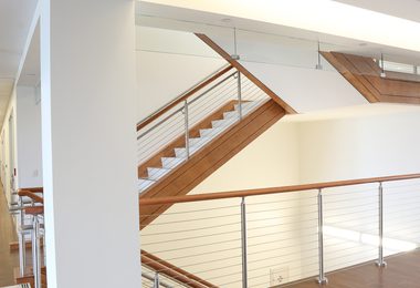 CABLE RAILING WOOD TOPRAIL UMHB CIRCA