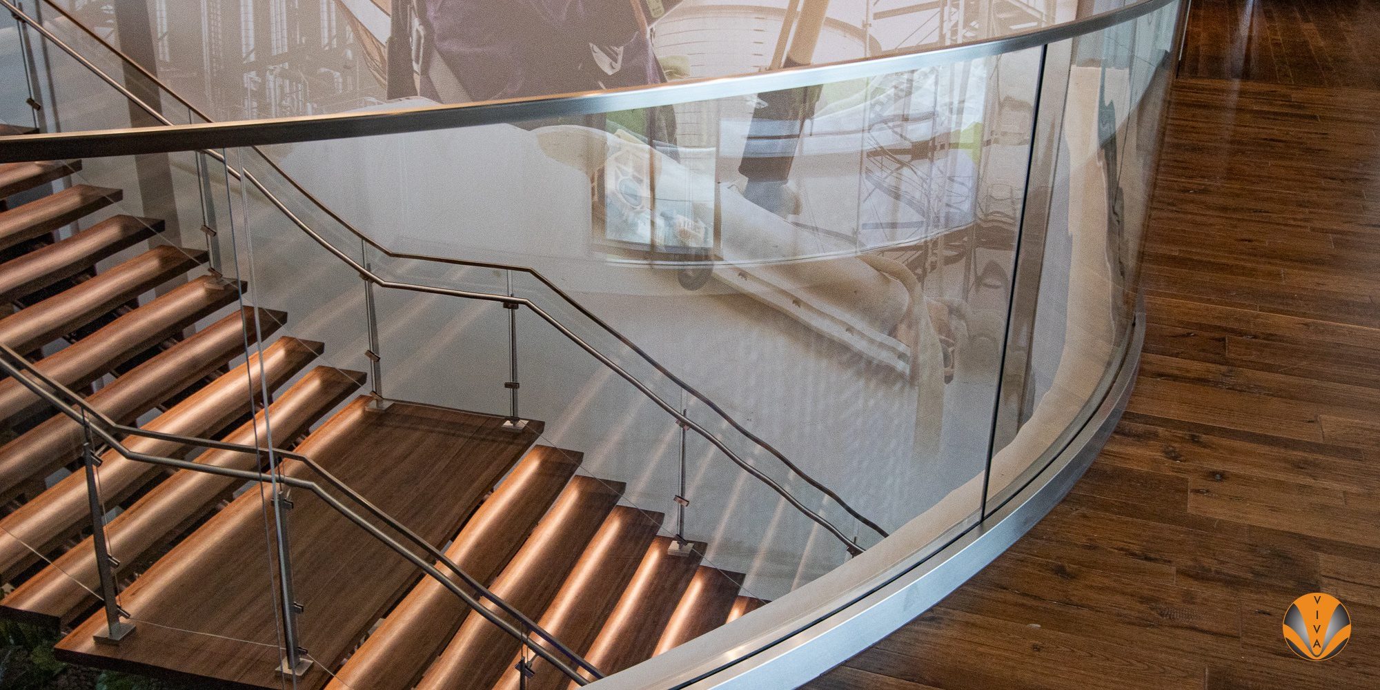 Electric Railing Rayburn Electric - SHOE glass | VIVA Railings