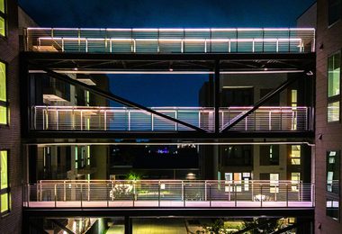 POST CABLE RAILING SYSTEM LED ILLUMINATED RAILING THE LAURA EAST RIVER 10 of 20