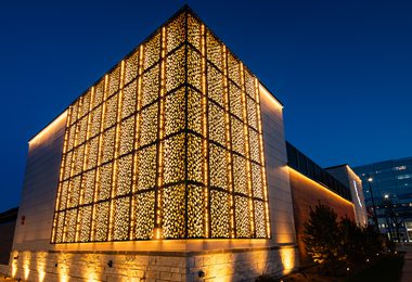 WALLSYSTEMS WALLSCAPES WILDBERRY CAFE METALSPACES NIGHT 36 of 38