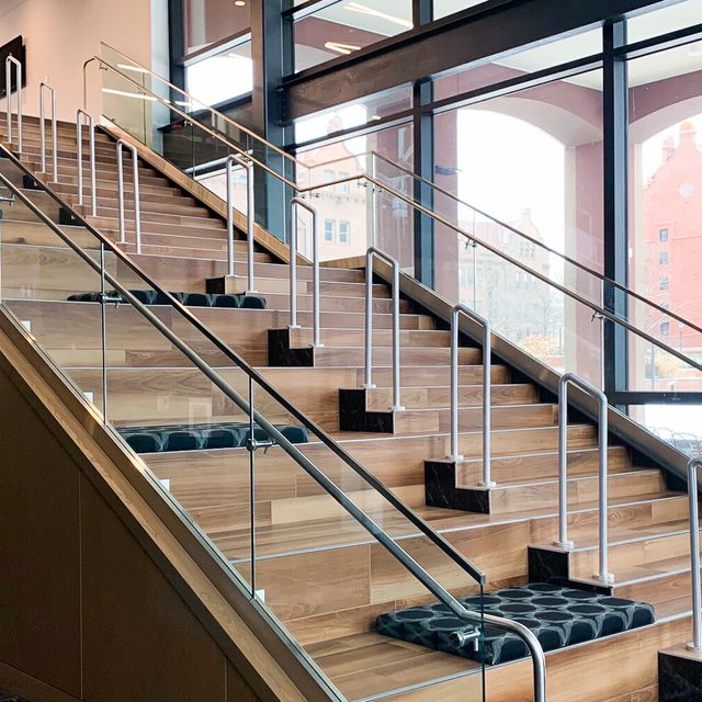 Min Handrail Theatre handrails: Here's Everything What You Need to… | VIVA Railings