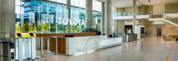 TOYOTA US HEADQUARTERS SHOE GLASS SMOKE BAFFLE SOLO GLASS RAILING